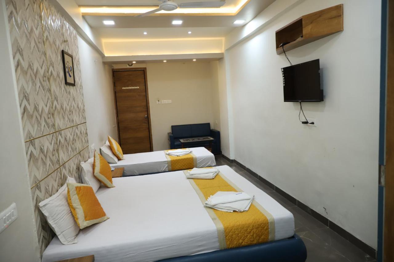 Hotel Dolphin Residency Patan  Екстер'єр фото