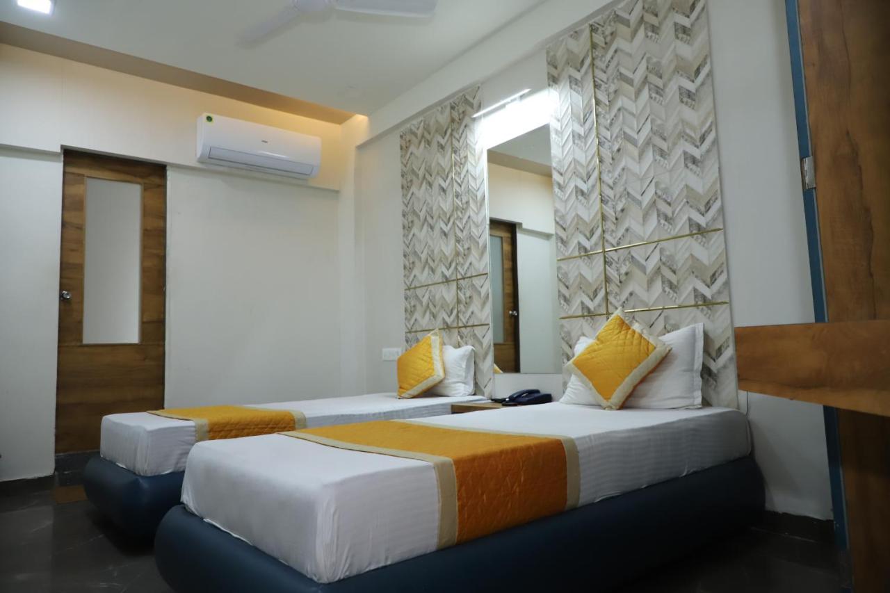 Hotel Dolphin Residency Patan  Екстер'єр фото