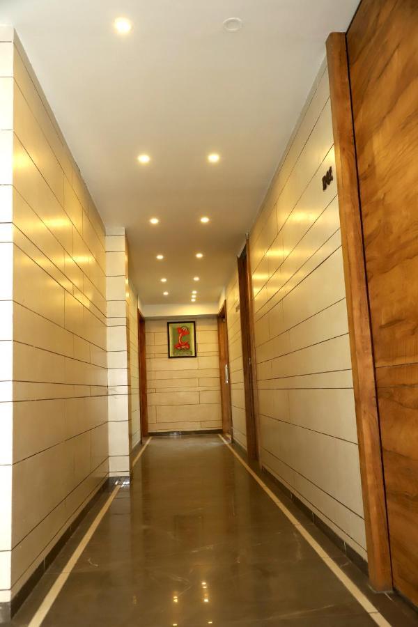 Hotel Dolphin Residency Patan  Екстер'єр фото