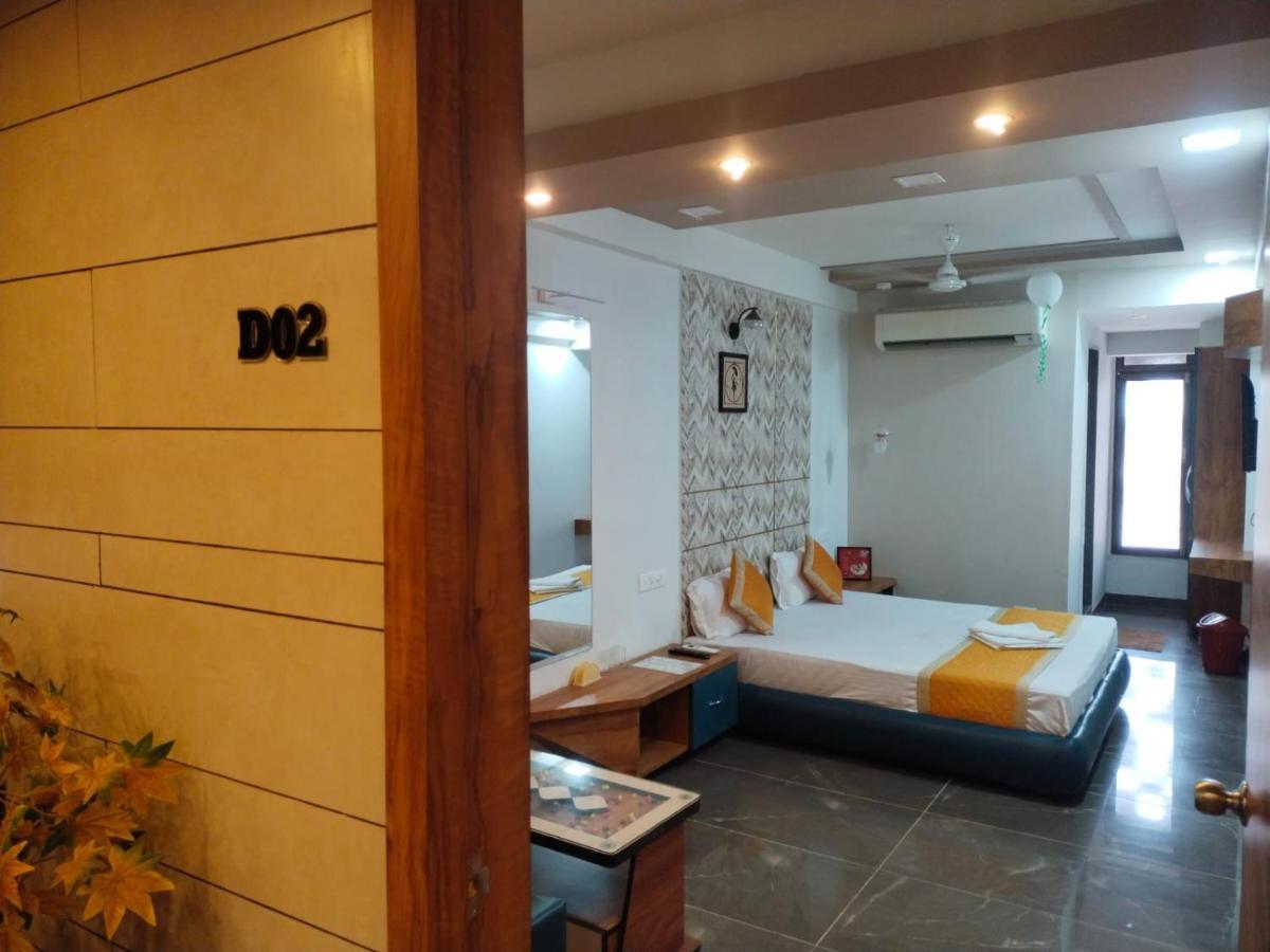 Hotel Dolphin Residency Patan  Екстер'єр фото