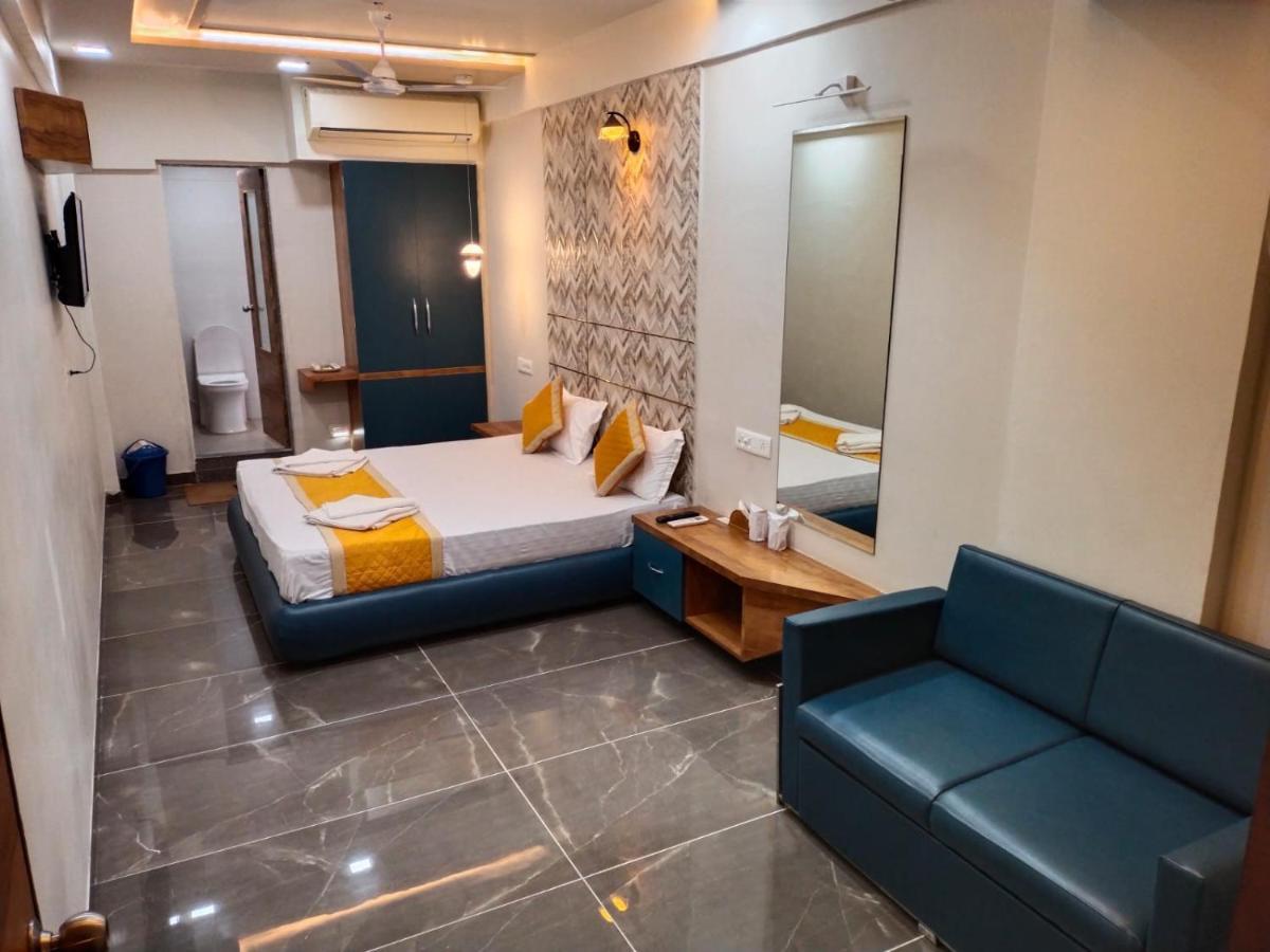 Hotel Dolphin Residency Patan  Екстер'єр фото