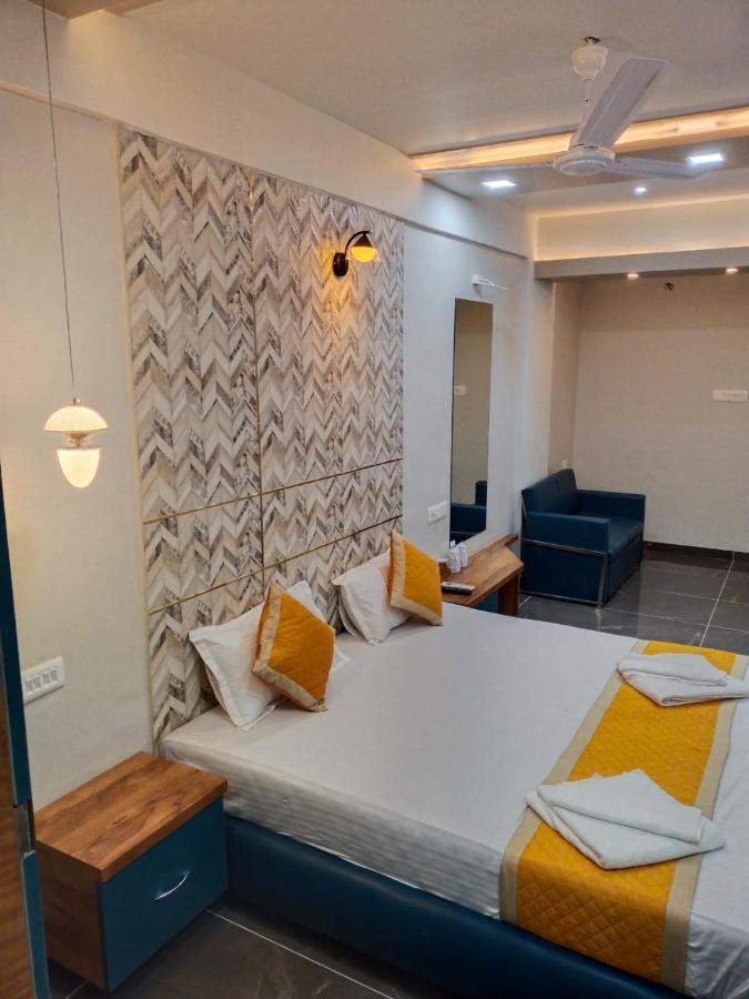 Hotel Dolphin Residency Patan  Екстер'єр фото