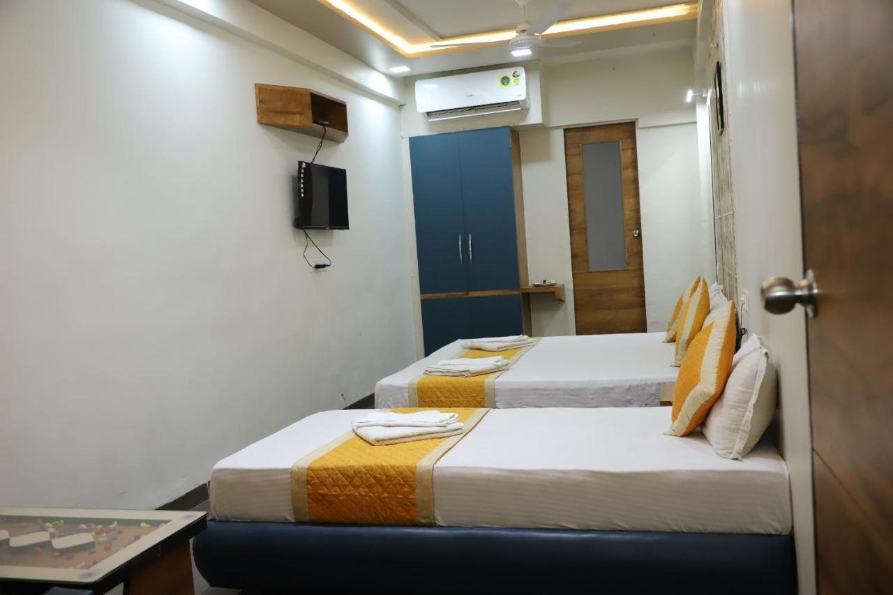 Hotel Dolphin Residency Patan  Екстер'єр фото
