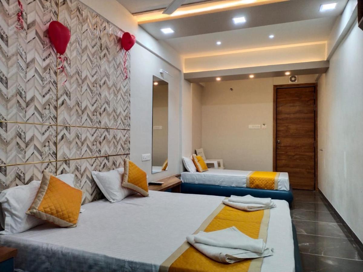 Hotel Dolphin Residency Patan  Екстер'єр фото