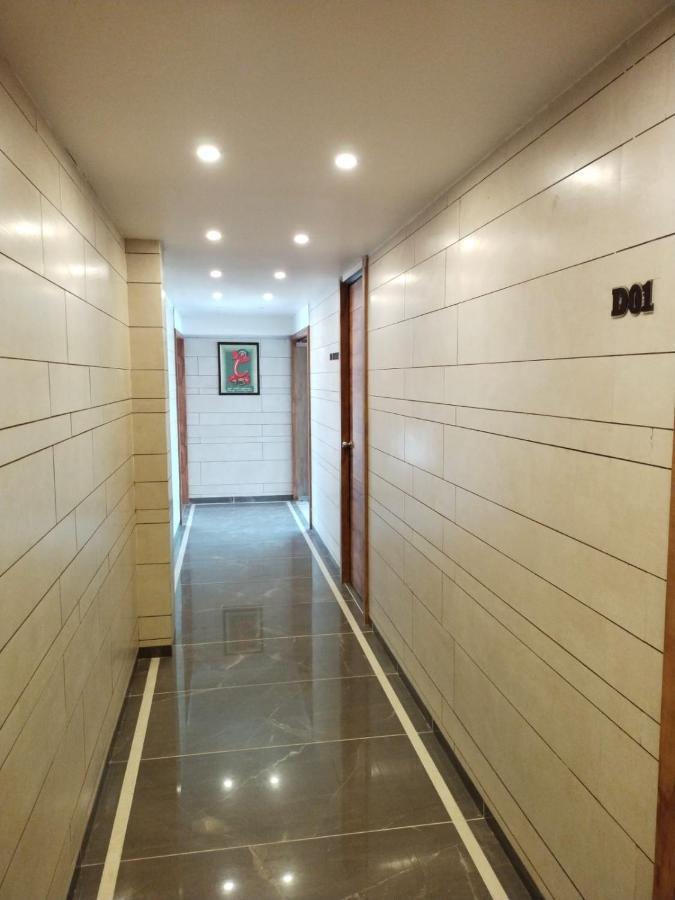 Hotel Dolphin Residency Patan  Екстер'єр фото
