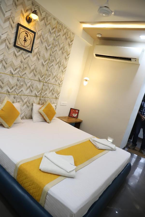 Hotel Dolphin Residency Patan  Екстер'єр фото