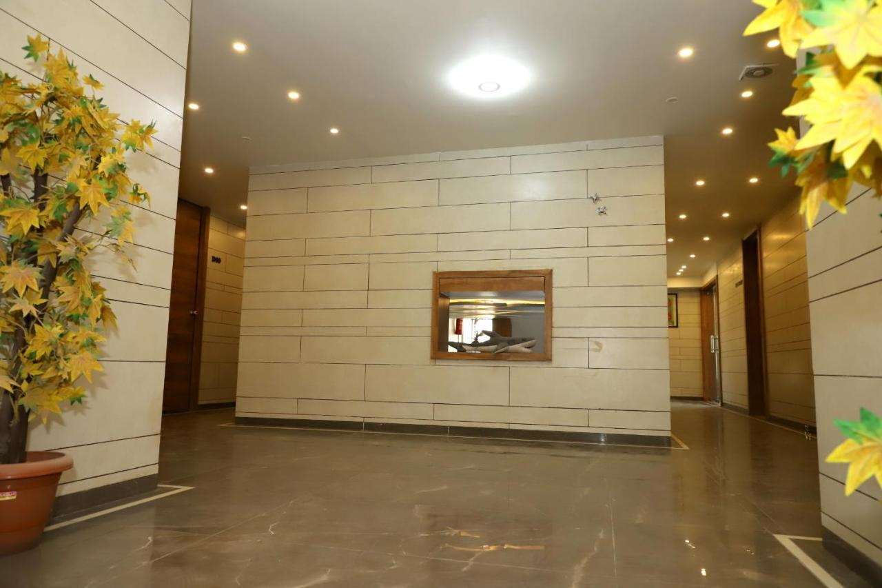 Hotel Dolphin Residency Patan  Екстер'єр фото