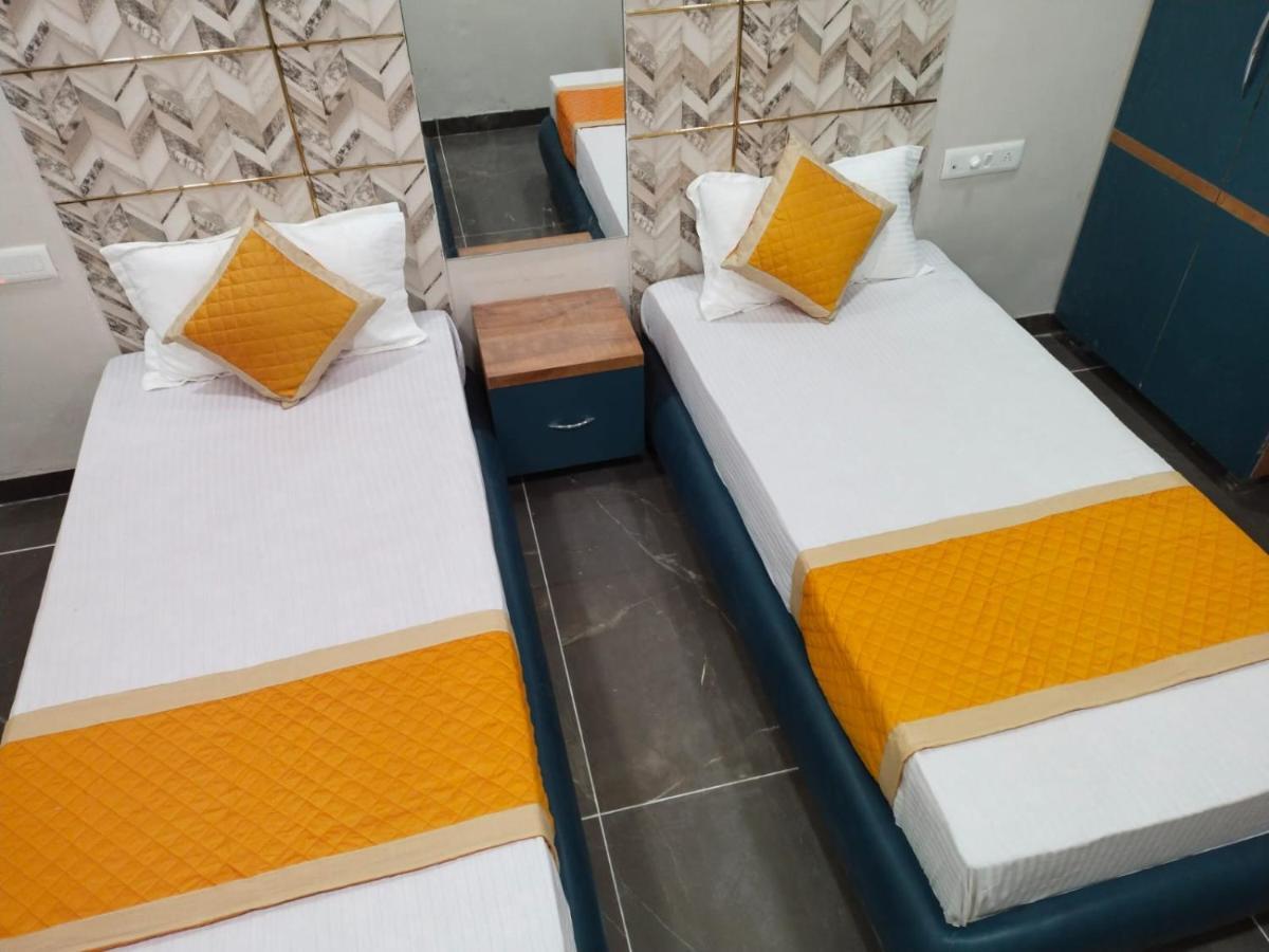 Hotel Dolphin Residency Patan  Екстер'єр фото
