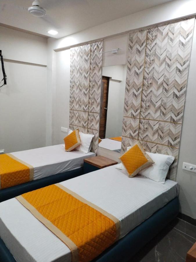 Hotel Dolphin Residency Patan  Екстер'єр фото